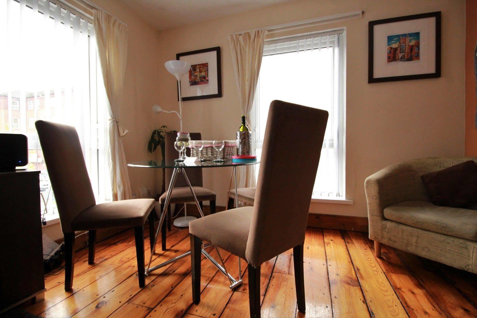 Perfect Central City Location - Parking - 3 Beds - 2 Bedrooms بلفاست المظهر الخارجي الصورة