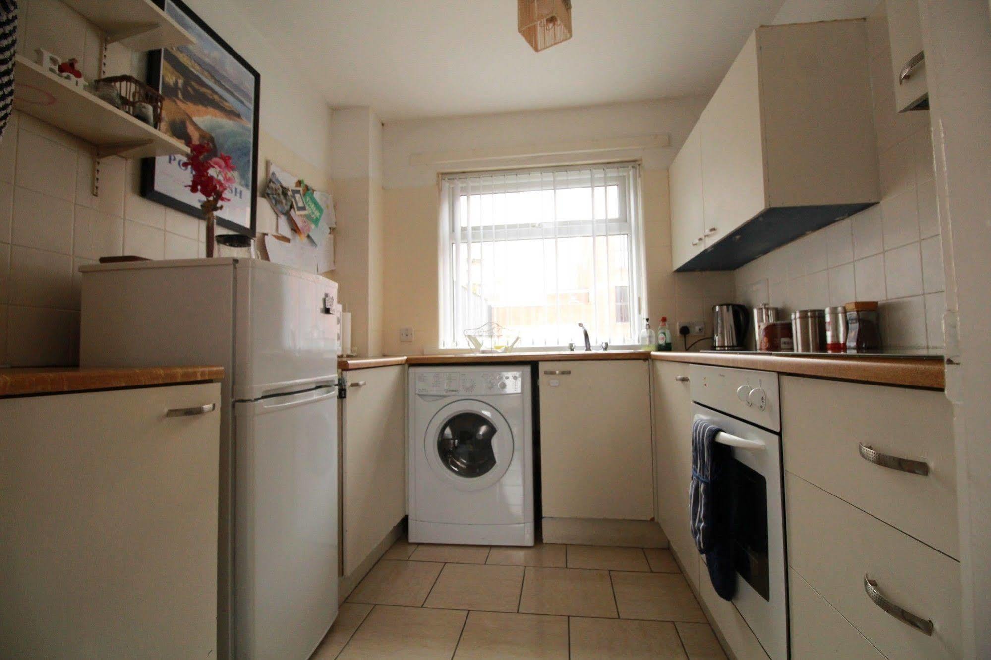 Perfect Central City Location - Parking - 3 Beds - 2 Bedrooms بلفاست المظهر الخارجي الصورة