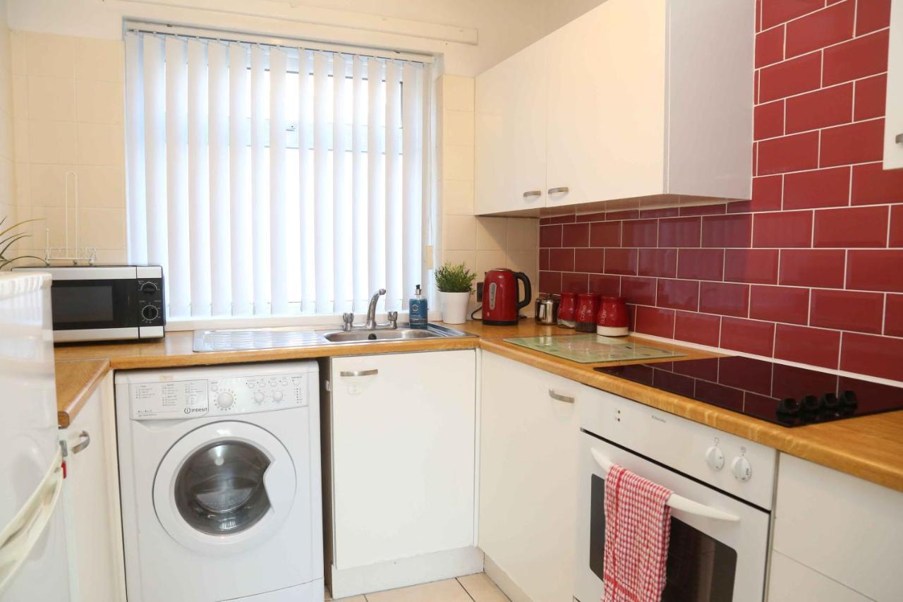 Perfect Central City Location - Parking - 3 Beds - 2 Bedrooms بلفاست المظهر الخارجي الصورة