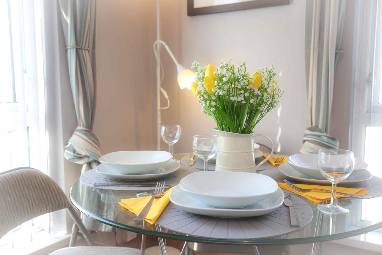 Perfect Central City Location - Parking - 3 Beds - 2 Bedrooms بلفاست المظهر الخارجي الصورة